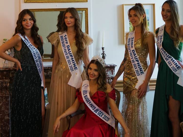 5 Miss dans le salon du Manoir du Colombier