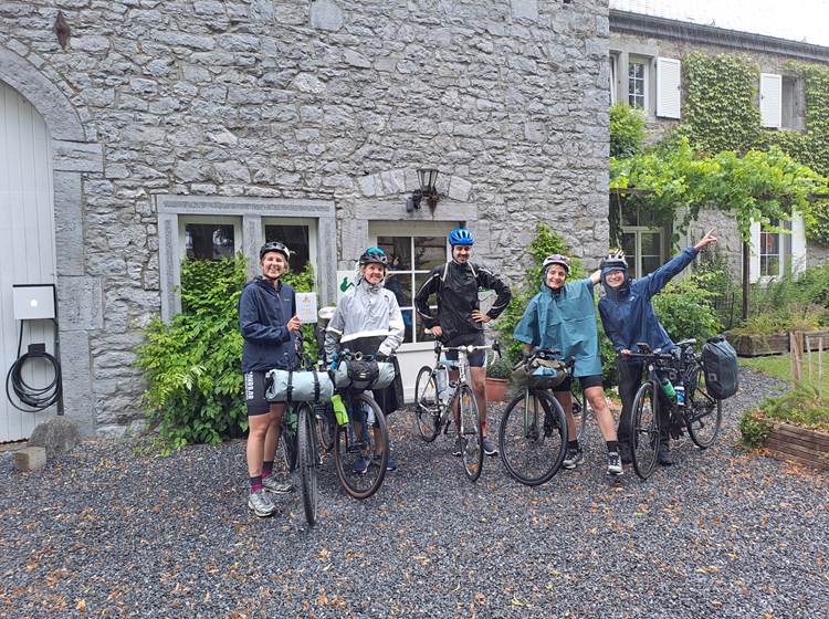 Cyclistes en randonnée vélo