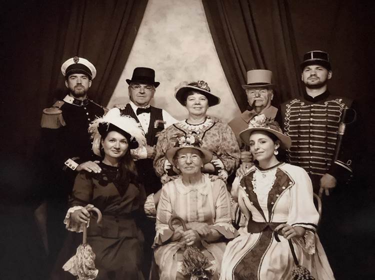 La famille Jouenne (Photo rétro au parc 1900)