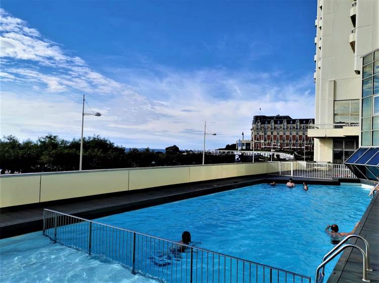 Piscine du Victoria Surf pour petits et grands