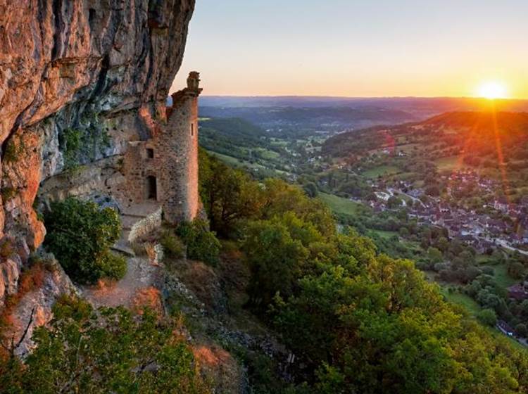Vallée de la Dordogne, l'aube à Autoire