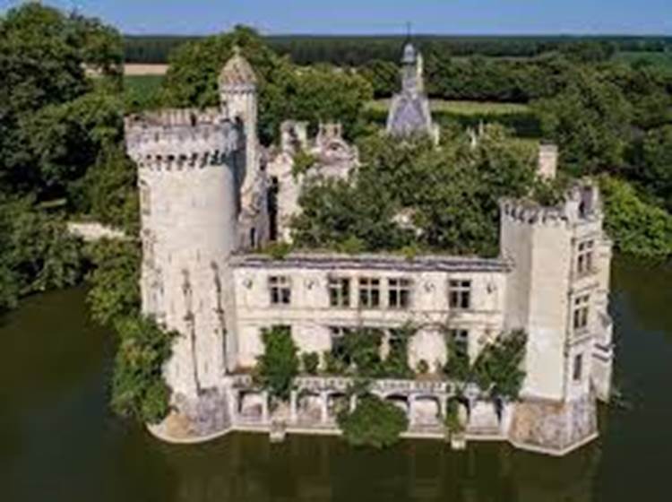 chateau-de-la-mothe-chandeniers-gite-jacuzzi