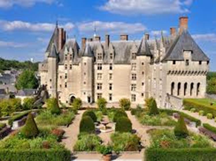 chateau-de-langeais-gite-troglodyte-jacuzzi