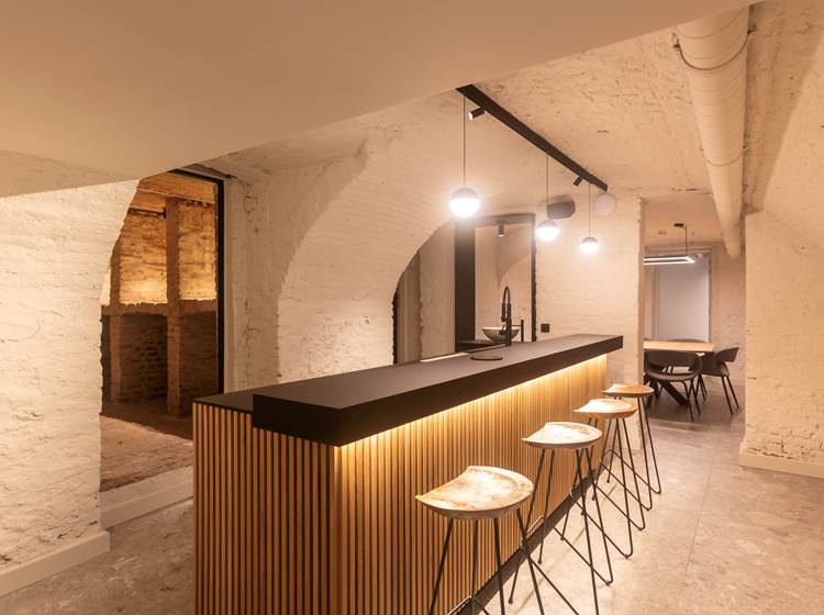 Wine bar and wine cellar