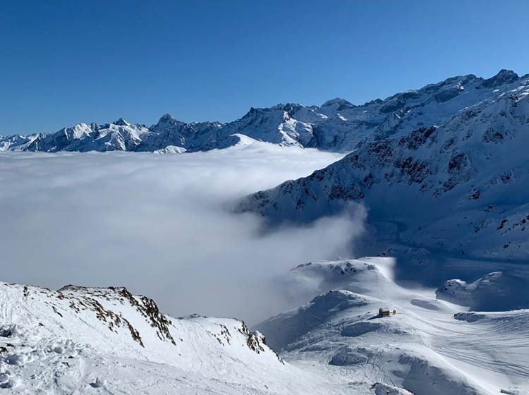 Superbagnères au-dessus des nuages