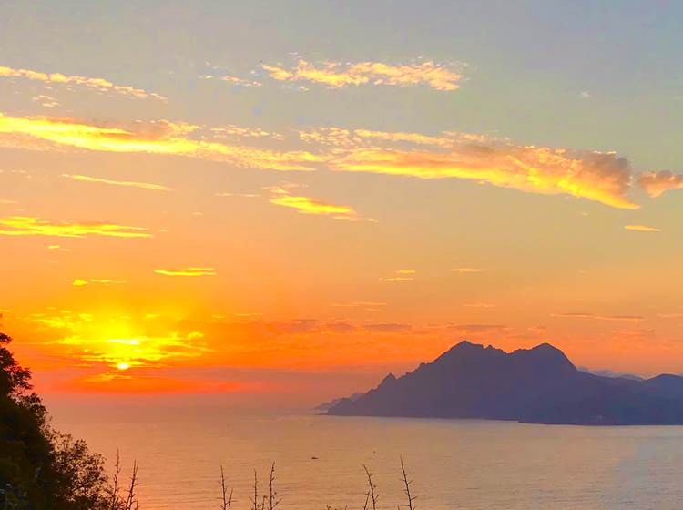 Soleil rouge sur le golfe de Porto