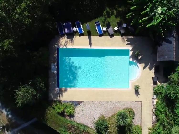 vue aérienne de la piscine