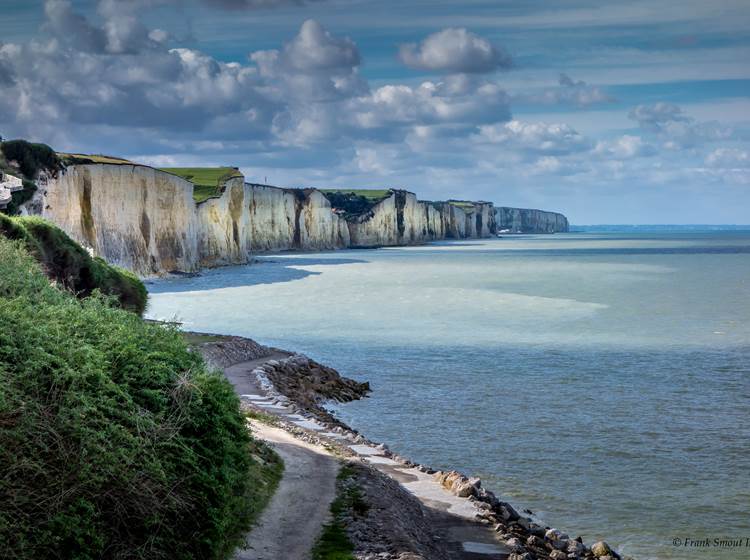 Les falaises Ault Baie de Somme Gites La Baie des Remparts France