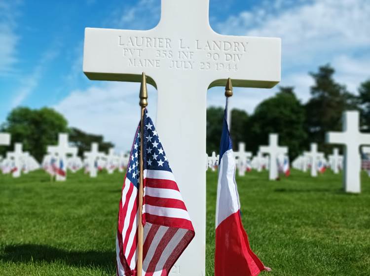 cimetière-américain-wn-62-omaha-beach-respect-histoire-mémoire-visitor-center-repose-en-paix-normandie-colleville-sur-mer