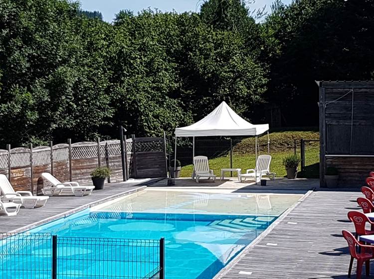 espace piscine au Ranch des Lacs-vacance en Limousin- bien-être, détente