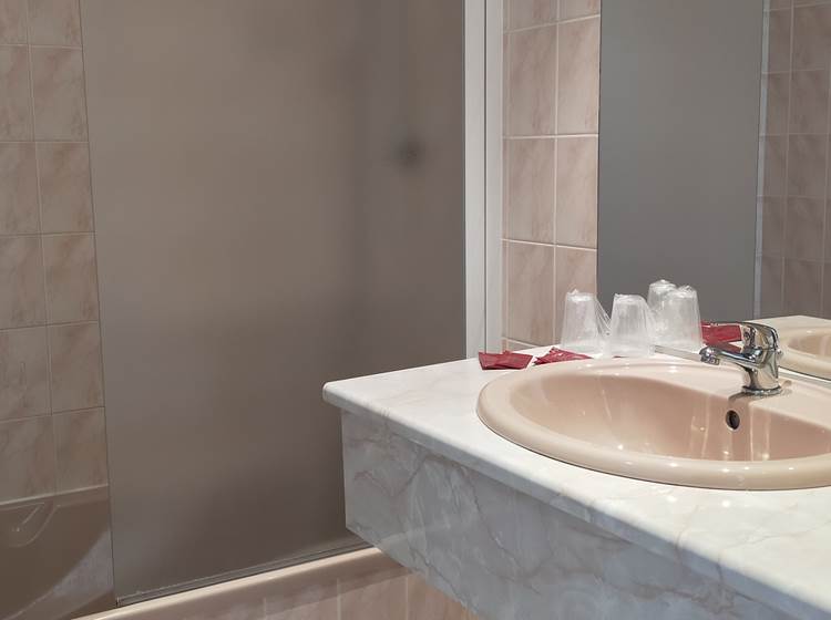 Salle de Bain de la Chambre Confort