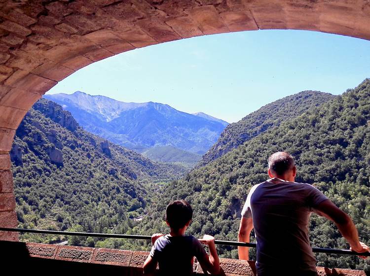 Point de vue sur les Pyrénées Catalanes, depuis Le fort Libéria
