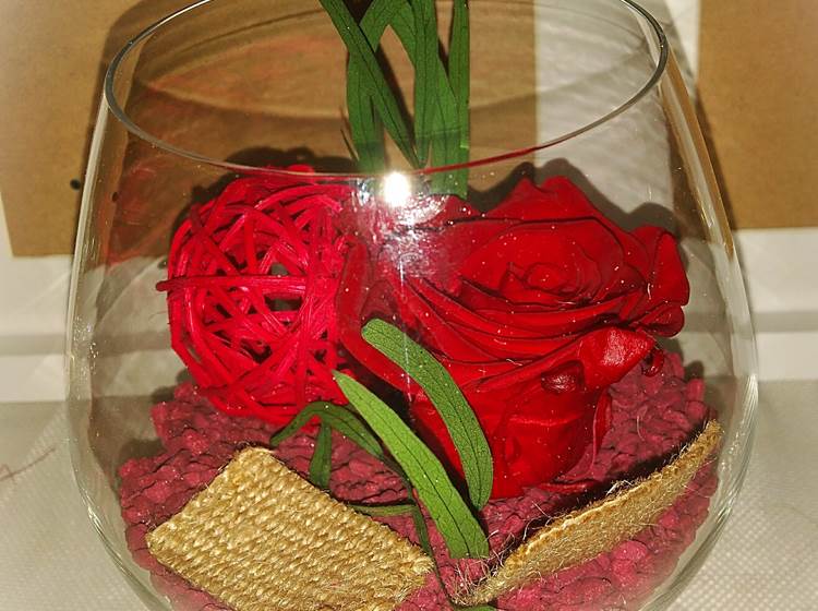 Rose éternelle dans son vase   =   23€