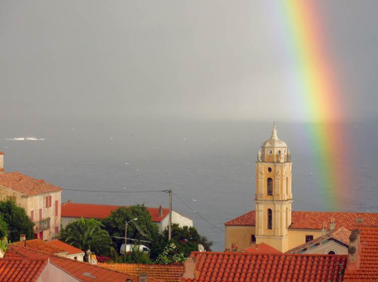 Eglise latine de Cargèse après l'orage