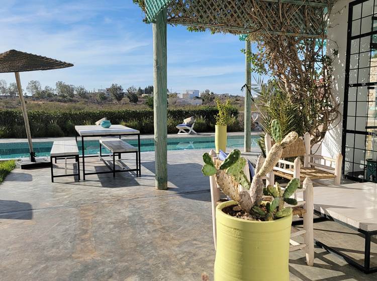 Villa Dar Céleste - piscine chauffée et terrasse avec vue dégagée sur la campagne