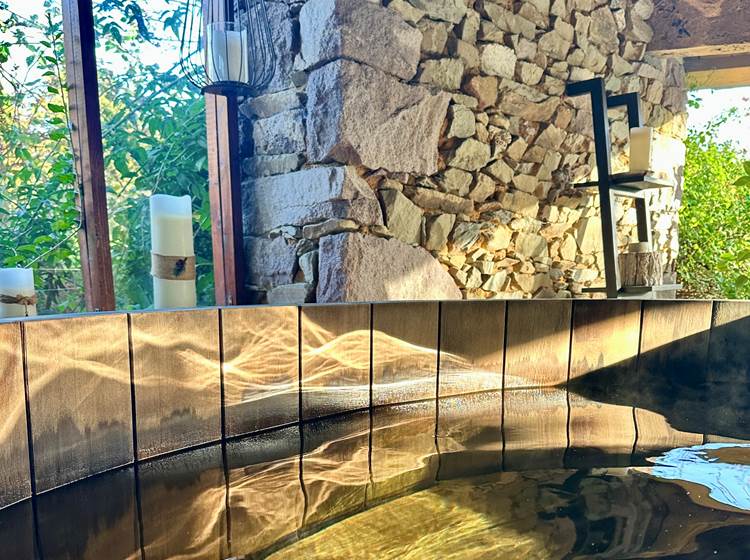 Les bienfaits du bain chaud Ofuro dont l'eau est reminéralisée au sel d'Epsom et sans produit chimique