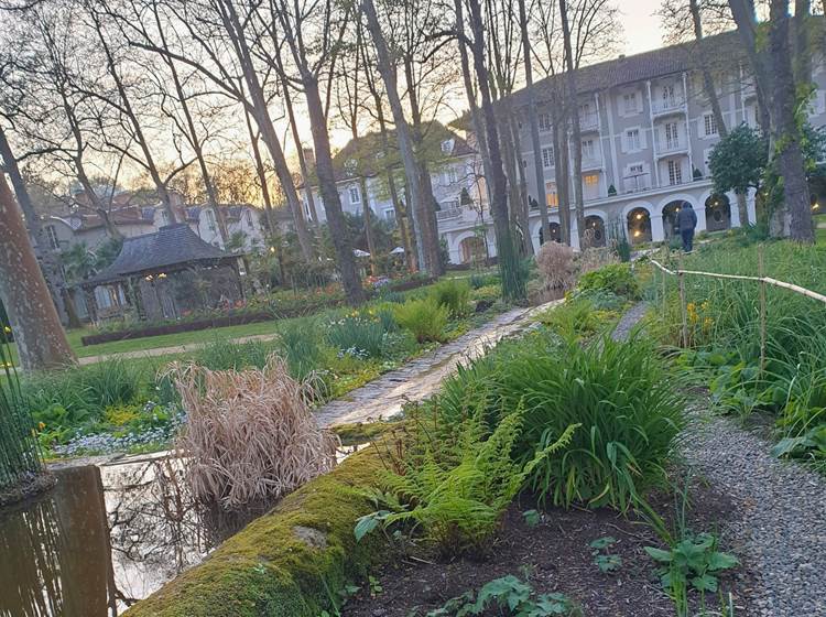 Les thermes d'Eugénie. Chaine Thermale du soleil