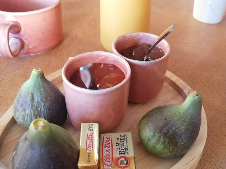 Confiture maison et figues du jardin