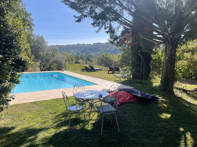 Bientôt réunis autour de la piscine...