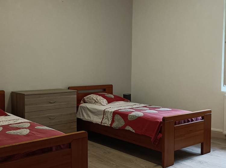 chambre 1  avec 2 lits simple