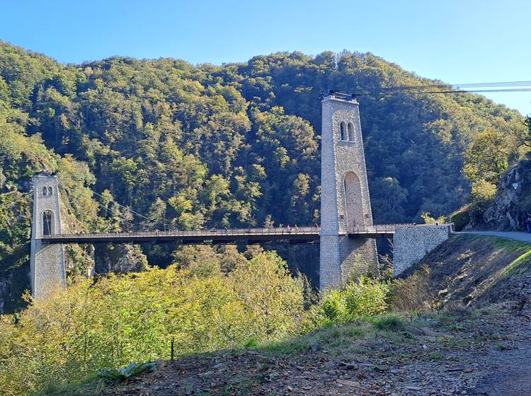 Le viaduc des rochers noirs