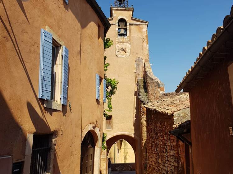 Tout_de_l'horloge_de_Roussillon et son campanile provençal