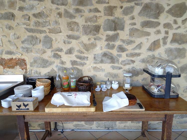 Petit - déjeuner maison et local "Le Coq du Nord -Mailhac"