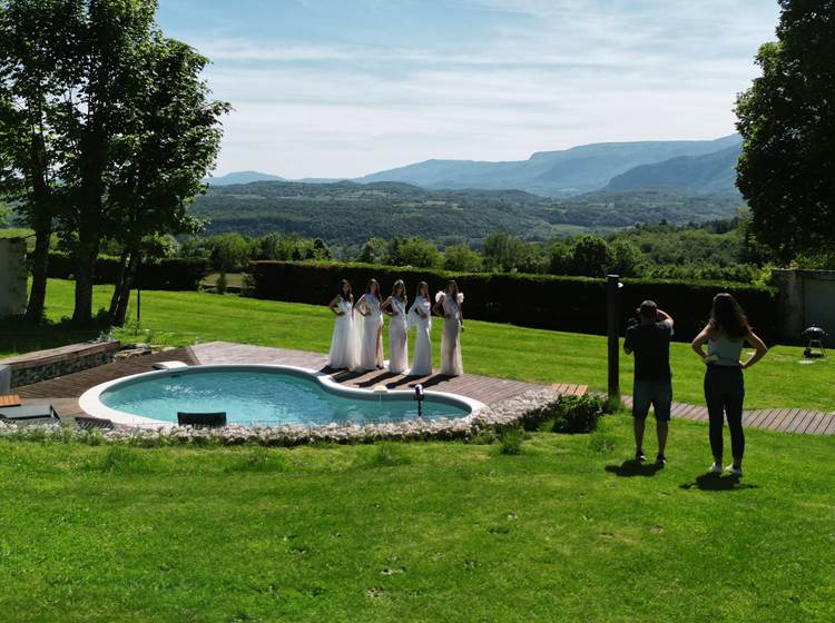Backstage shooting photo au bord de la piscine du Manoir du Colombier