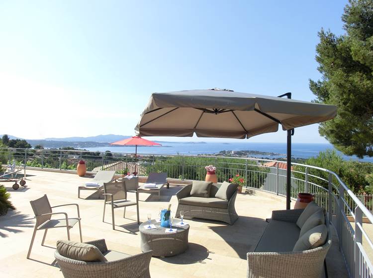 Espace détente piscine Villa Azur Golf