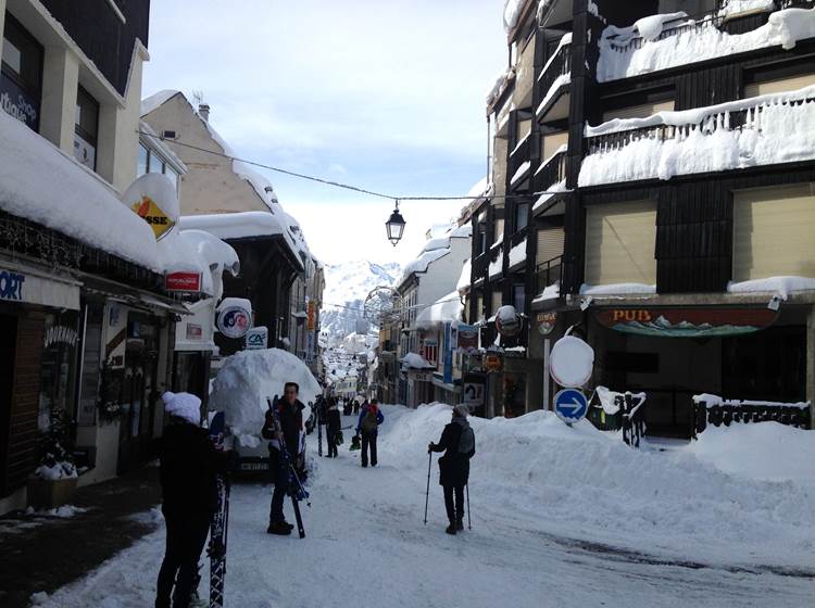 Bareges rue principale neige