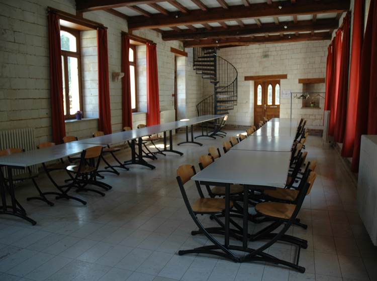 la salle de réception (pouvant accueillir jusque 50 pers)