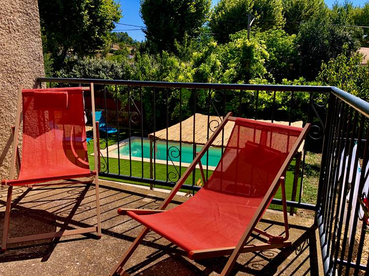 Terrasse à l’étage avec vue sur le château