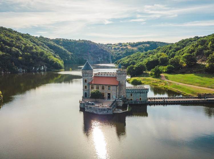 Château de la Roche à Saint-Priest-la-Roche