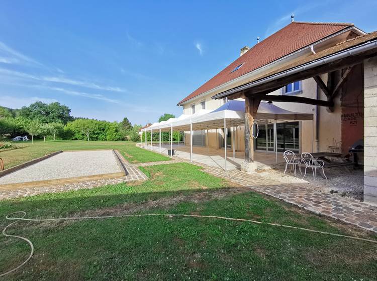 Les terrasses du Relais des deux tours permettent de faire de l'événementiel