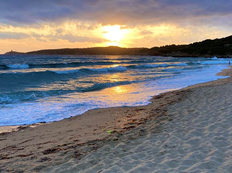 Coucher de soleil sur la plage du Peru, côté sud (Thalassa)