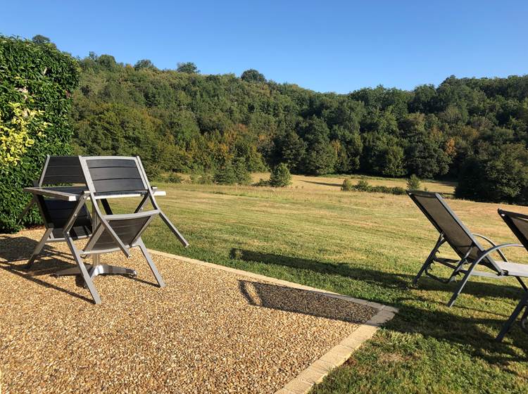 Champ de l'Hoste. Larzac. Suite côté pré. Vue extérieure, Terrasse.