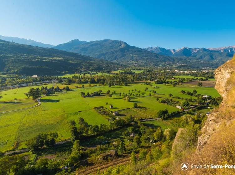 La plaine sous le Roc d'Embrun