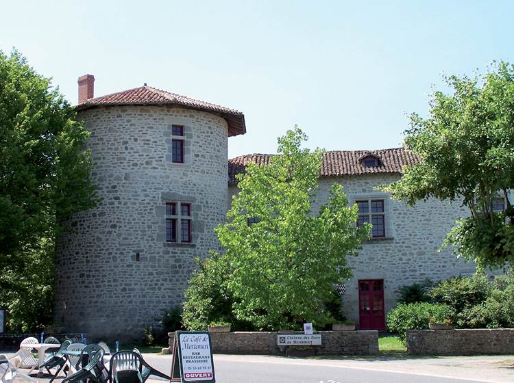 mortemart-vue-chateau-et-terrasse