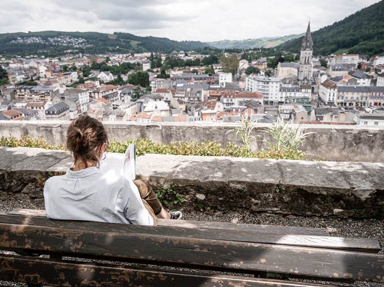 Vue de Lourdes depuis le jardin du Château
