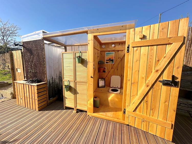 Toilette sèche et douche