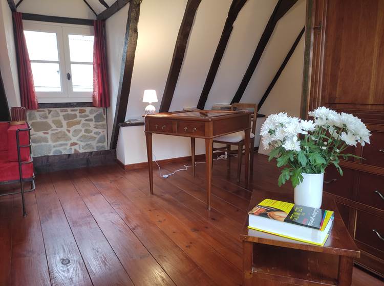 Chambres d'hôtes l'Amphitryon - Espace de travail connecté, clair et lumineux