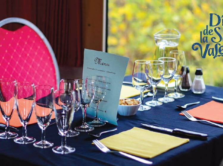 Les tables du train restaurant - Photo C. Deruelle