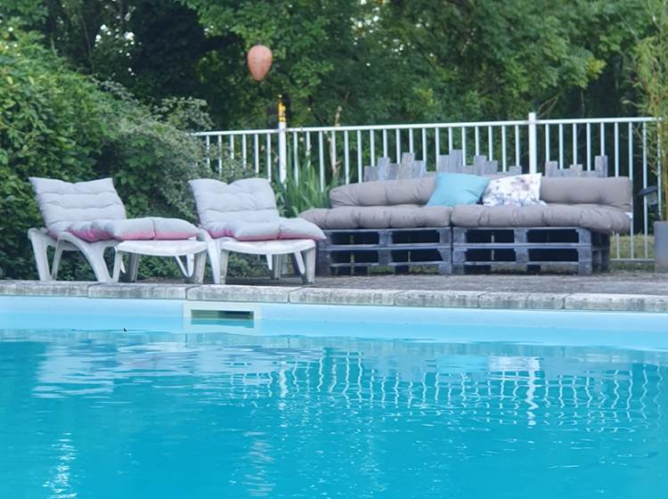 Yourte et piscine