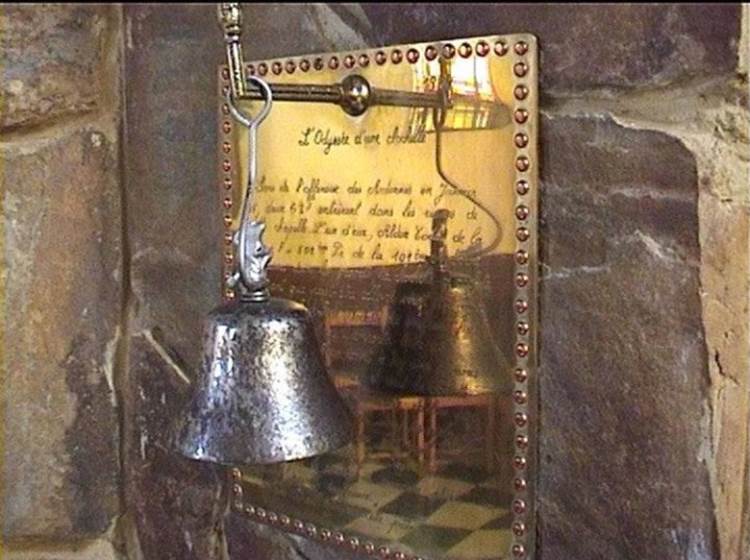De klok in het koor van de kapel van Sainte Barbe