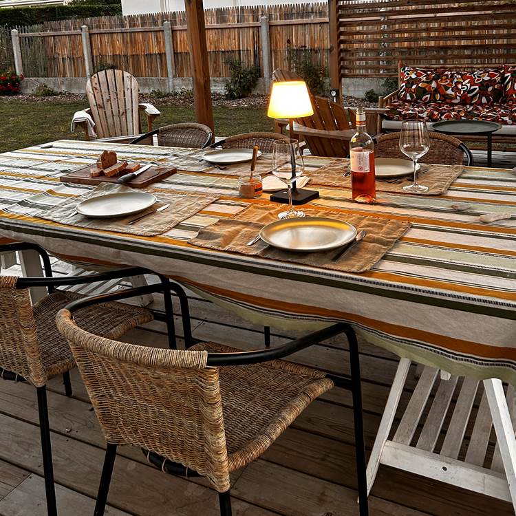 Dresser une table conviviale sur la terrasse de Maison Ginette-photo-page