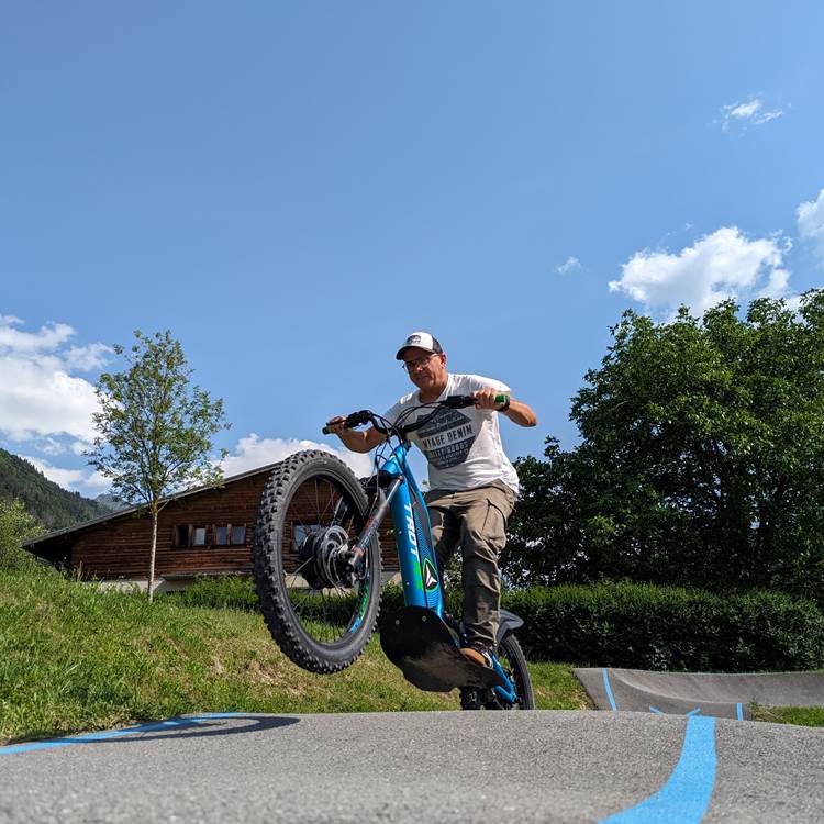 Pump track