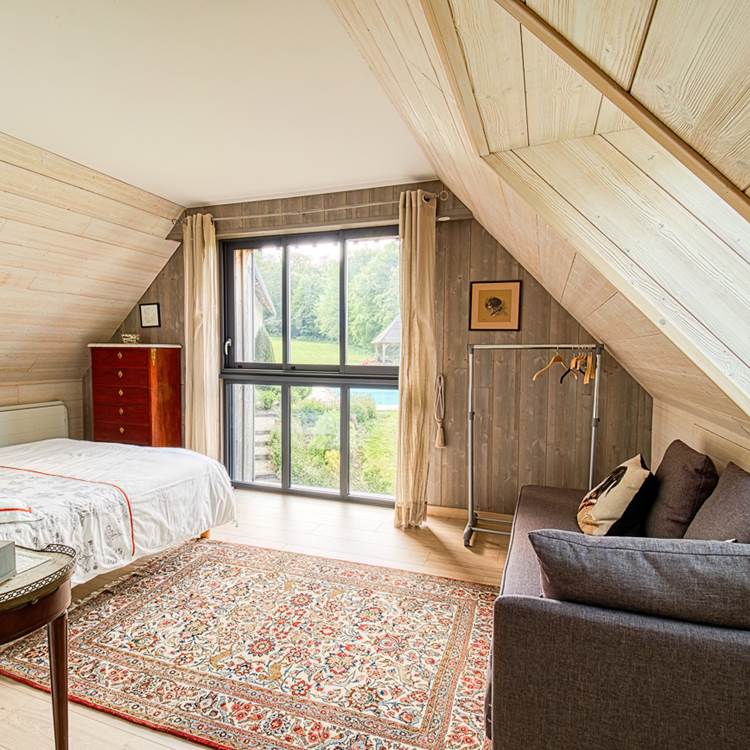 suite-de-l-atelier-chambre-lit-queen-size-la-verrerie-d-ivoy-photo-page