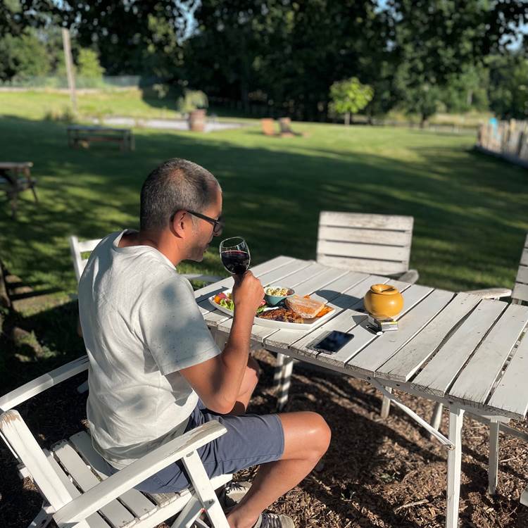 VRP-commerciaux dans un hôtel accueillant et  champetre, loin des hôtels impersonnels-photo-page