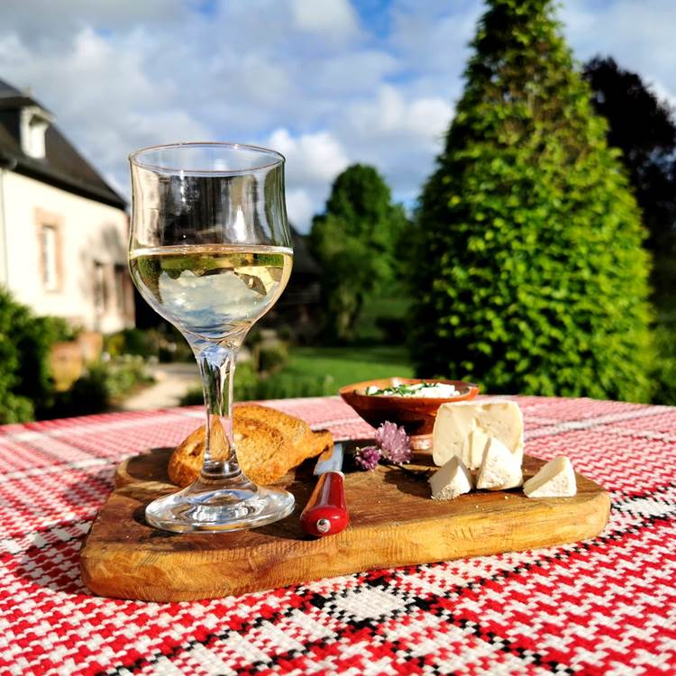 planche-degustation-crottin-de-chavignol-vin-de-sancerre-photo-page