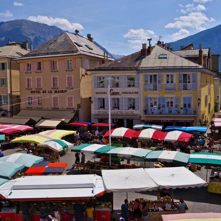 Le marché provençal d'Embrun-photo-page